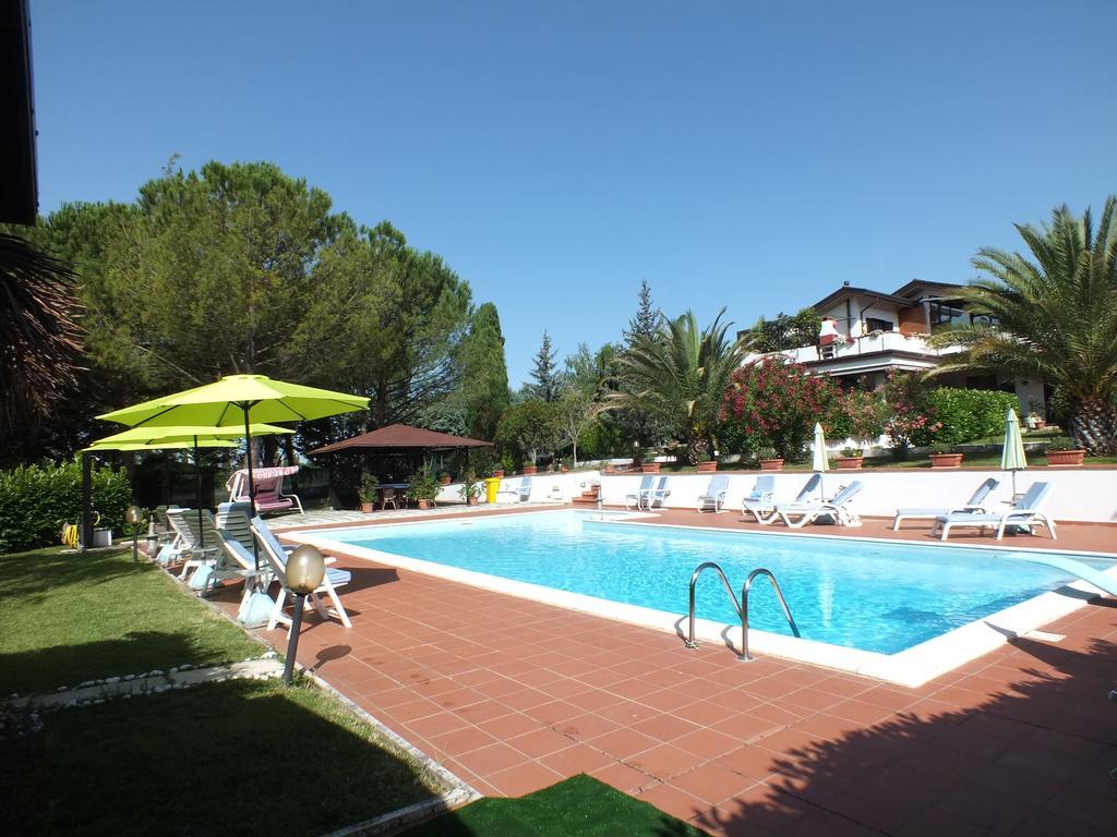 Villa Serena Asís Exterior foto