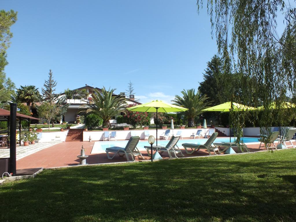 Villa Serena Asís Exterior foto