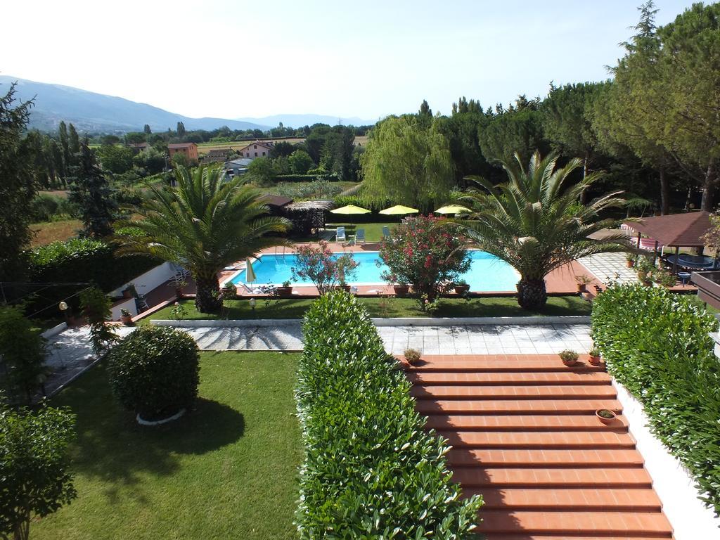 Villa Serena Asís Exterior foto