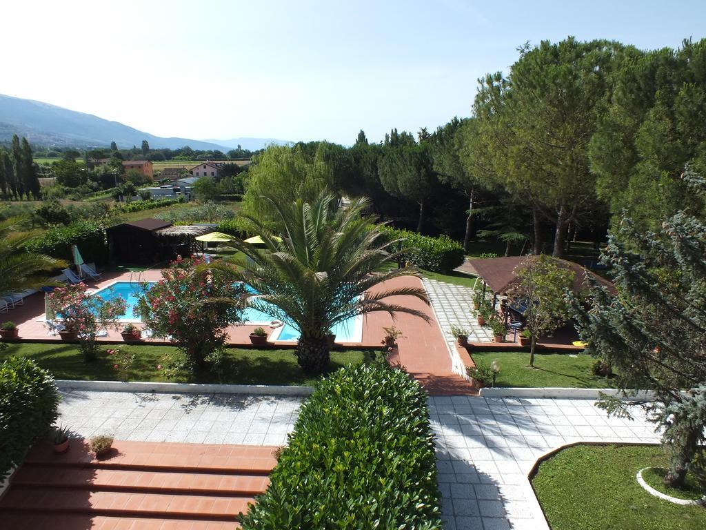 Villa Serena Asís Exterior foto