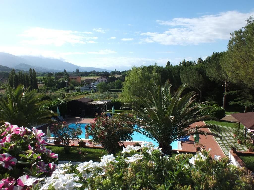 Villa Serena Asís Exterior foto
