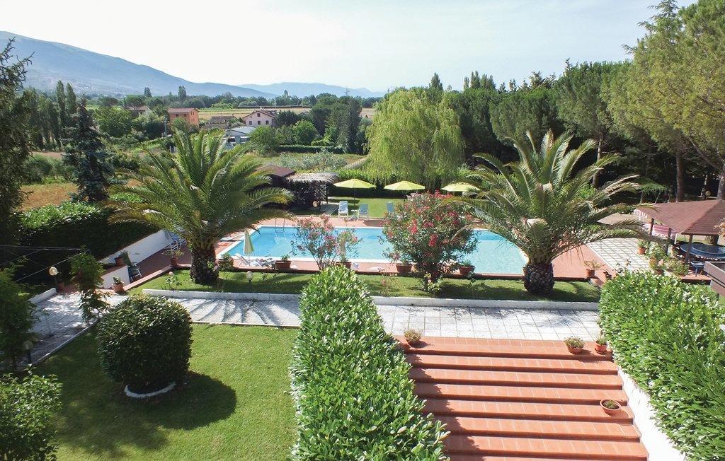 Villa Serena Asís Exterior foto